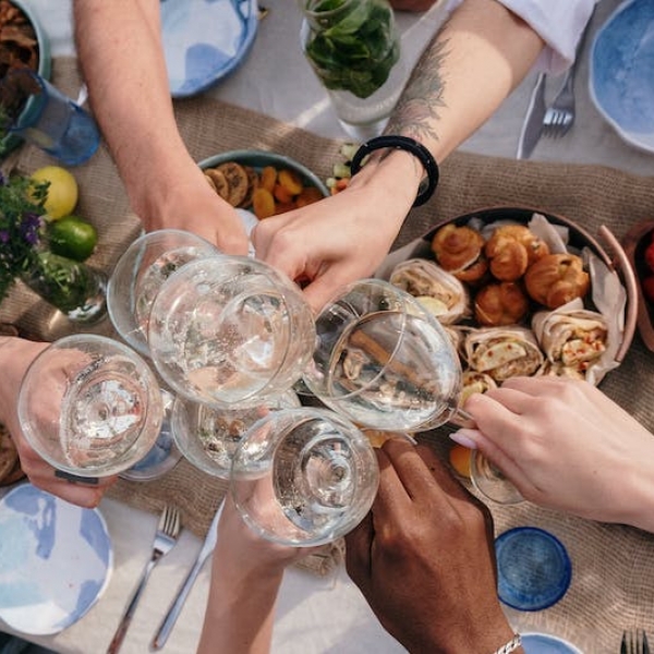 Ceux qui ont plus d’amis ont une meilleure tolérance à la douleur